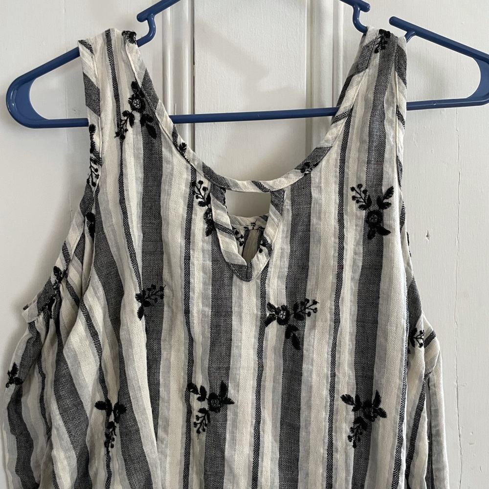 Flower Cold Shoulder Tank - Picture 2 of 3
